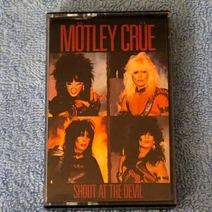 MOTLEY CRUE Shout at the Devil Cassette Tape 1983 VINTAGE Rare